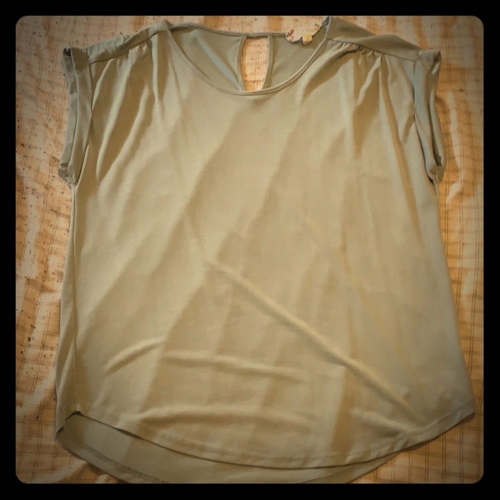 Women’s short sleeve blouse
